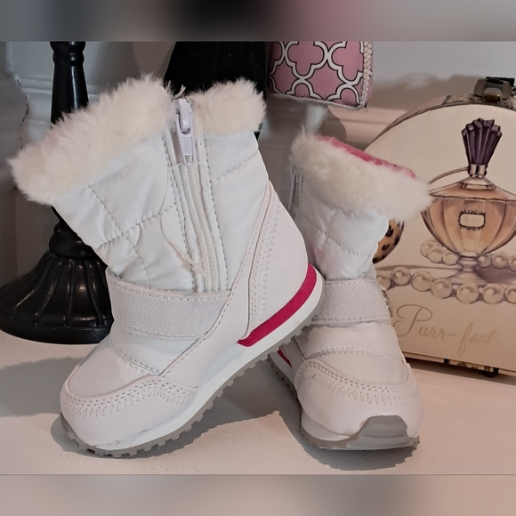 DKNY Wite and Pink Kids Winter Boots Size 5 NWOT - Picture 3 of 8